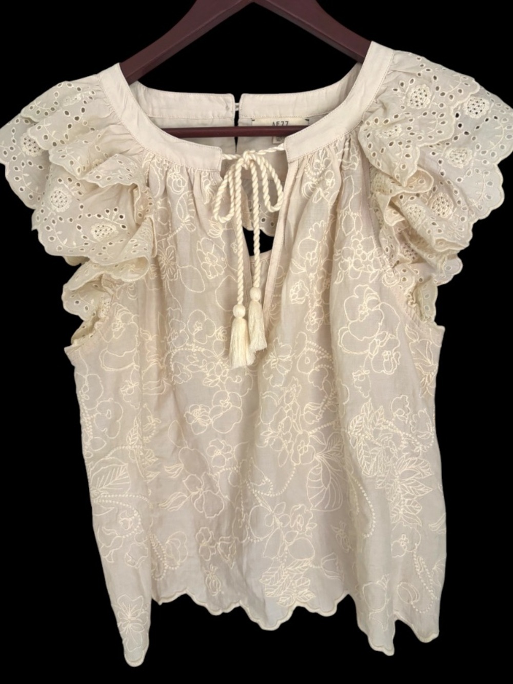 AE77 Cream Drawstring Top with Eylelet Ruffle Sleeve EUC